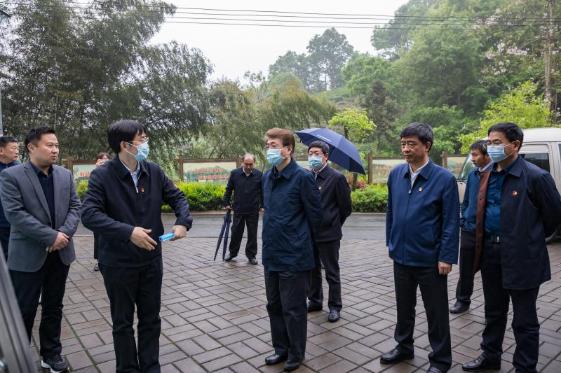 中央第三生态环境保护督察组组长刘伟平一行赴我市金寨县调研生态环境保护工作