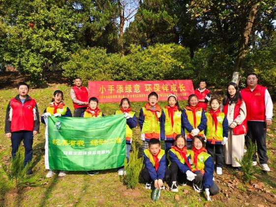 六安市生态环境局开展植树节植绿护绿活动